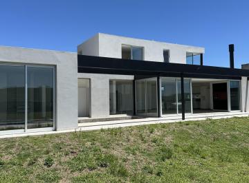 Casa · 210m² · 5 Ambientes · 2 Cocheras · Casa en Venta 4 Dorm. Puerto del Aguila