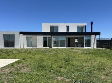 Casa · 210m² · 5 Ambientes · 2 Cocheras · Casa en Venta 4 Dorm. Puerto del Aguila