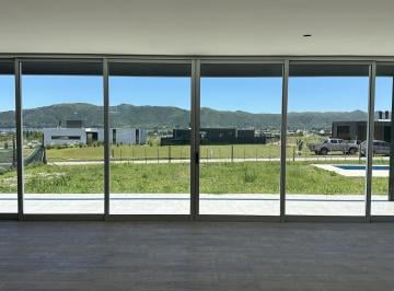 Casa · 210m² · 5 Ambientes · 2 Cocheras · Casa en Venta 4 Dorm. Puerto del Aguila