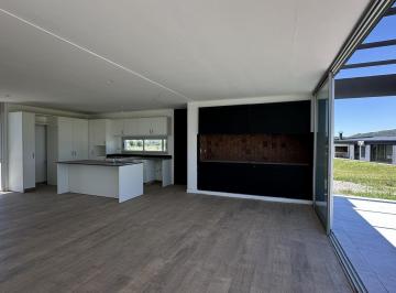 Casa · 210m² · 5 Ambientes · 2 Cocheras · Casa en Venta 4 Dorm. Zona Potrero de Garay