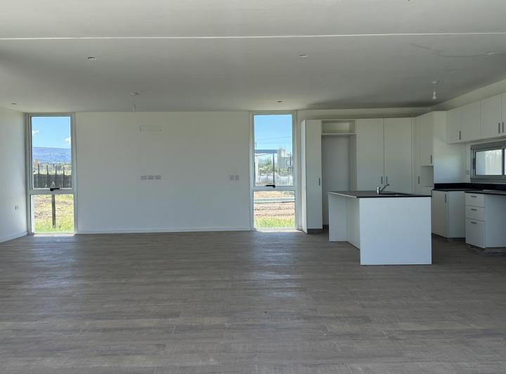 Casa · 210m² · 5 Ambientes · 2 Cocheras