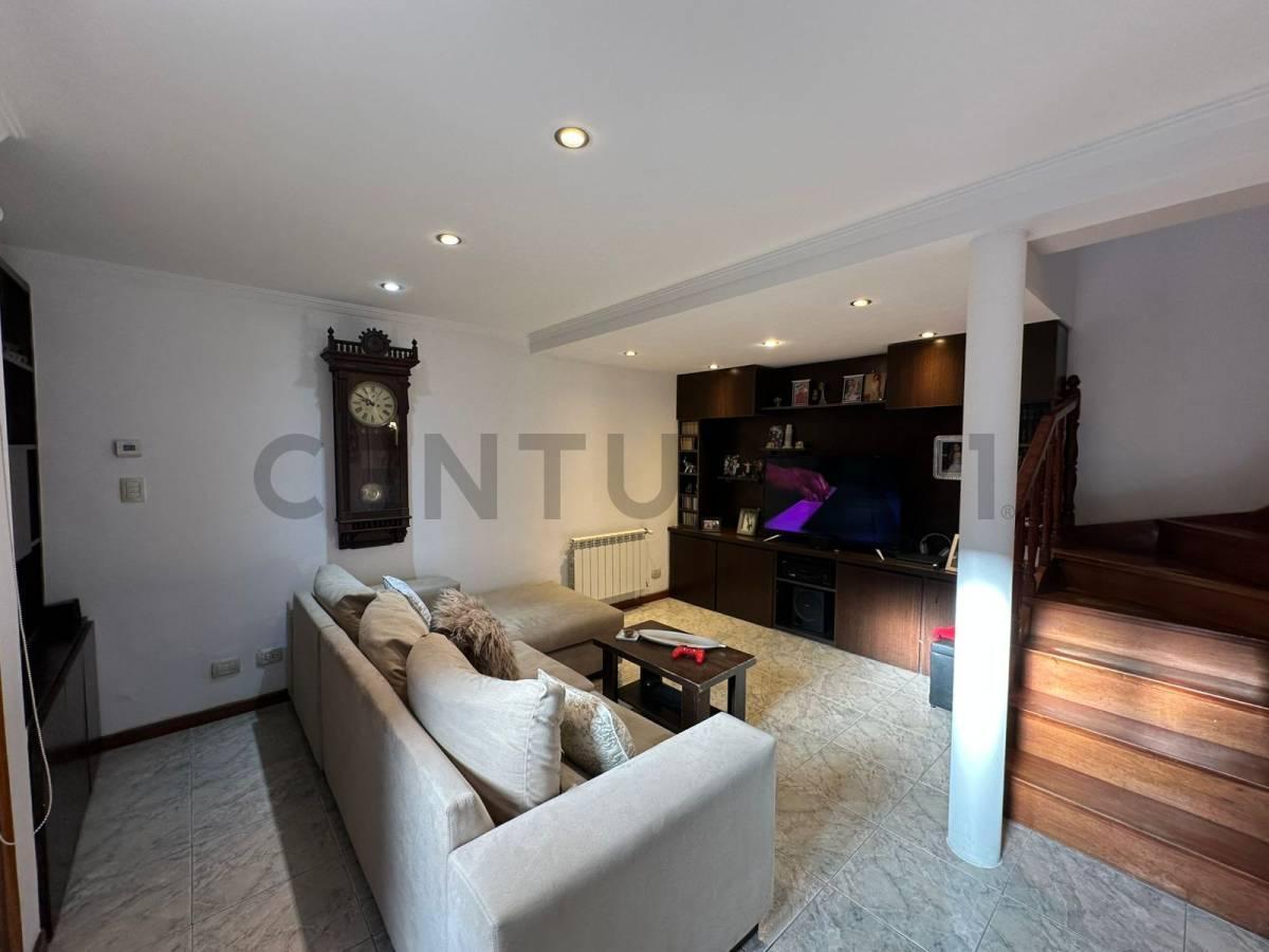 Dúplex 4 amb, 138m² en Los Pinares, impecable estado y listo para habitar