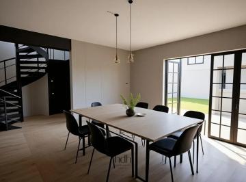 Casa · 85m² · 7 Ambientes · 2 Cocheras · Duplex a La Venta en Parque Capital Sobre Av Tronador 2 Dorm. y 2 Baños con Cochera