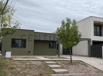 Casa · 207m² · 4 Ambientes · 2 Cocheras · Casa en Venta Barrio Privado "Olivos del Torreon"