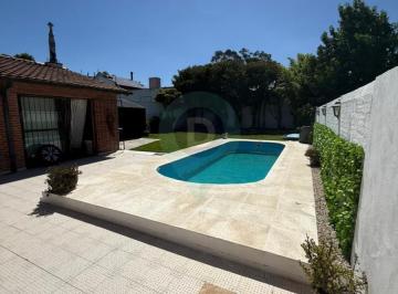 Casa · 265m² · 4 Ambientes · 1 Cochera · Casa de 4 Ambientes – Piscina Climatizada, Quincho y Amplia Cochera - Apto Credito