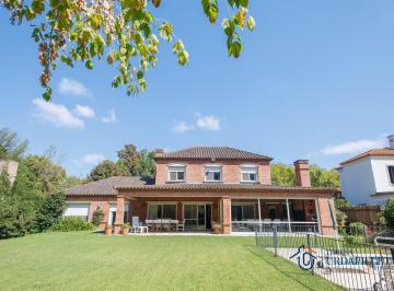 Casa · 364m² · 9 Ambientes · 3 Cocheras · Casa en Martindale C. C