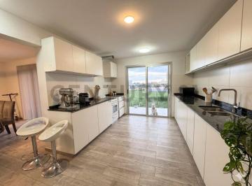 Casa · 169m² · 4 Ambientes · 1 Cochera · Casa en Venta Estancia Bulnes