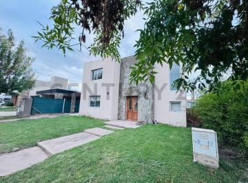 Casa · 169m² · 4 Ambientes · 1 Cochera · Casa en Venta Estancia Bulnes