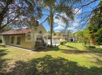 Casa · 291m² · 4 Ambientes · 1 Cochera · Casa a La Venta Lomas de La Carolina Una Planta