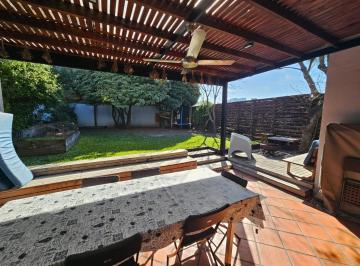 Casa · 220m² · 4 Ambientes · 1 Cochera · Casa en Vicente López