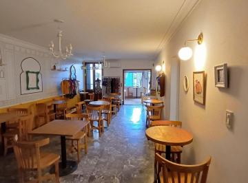 Casa · 200m² · 11 Ambientes · 1 Cochera · Terreno/casa en Venta en Banfield