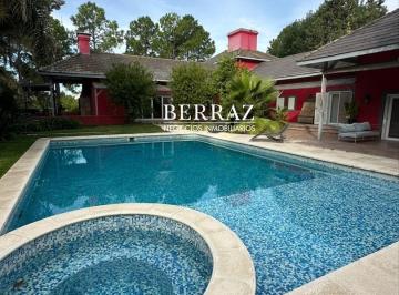 Casa · 619m² · 8 Ambientes · 1 Cochera · Casa Venta 5 Dorm. Farm Club Lote de 3740 m² Pilar Zona Norte