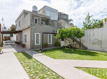 PH · 139m² · 4 Ambientes · PH Muy Luminoso con Cochera Doble, Jardín y Departamento en Villa Urquiza