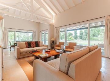 Casa · 430m² · 8 Ambientes · 10 Cocheras · Casa en Lujan