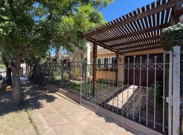 Casa de 5 ambientes, Córdoba · Venta - Casa 3 Dorm 2 Baños B° Urca - Apto Crédito