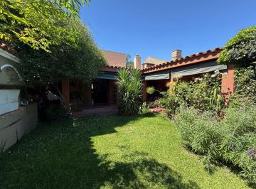Casa de 5 ambientes, Córdoba · Venta - Casa 3 Dorm 2 Baños B° Urca - Apto Crédito