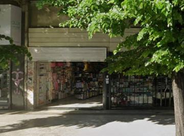 Oficina comercial · 140m² · 2 Ambientes · Local en Alquiler Sobre Av 7