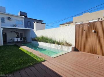 Casa · 85m² · 4 Ambientes · 1 Cochera · Venta Casa Duplex 2 Dorm. y Pileta Somisa