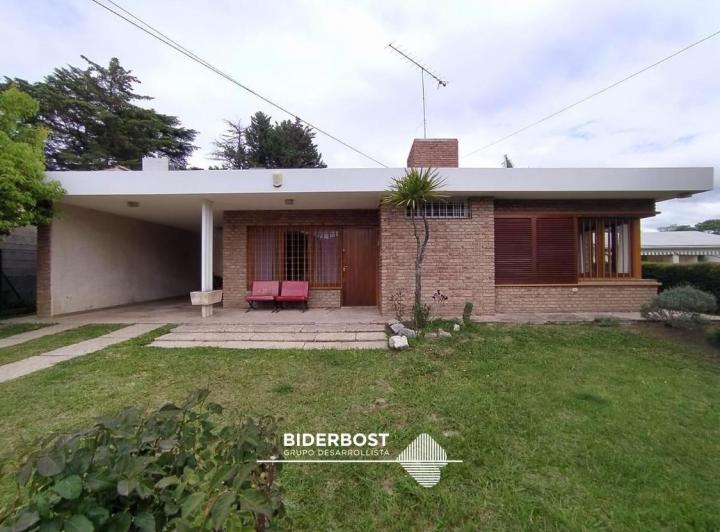 Casa · 190m² · 3 Ambientes · 2 Cocheras