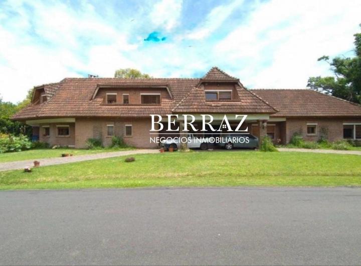 Casa · 440m² · 6 Ambientes · 1 Cochera