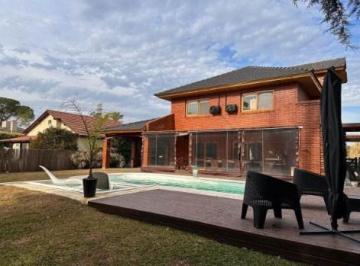 Casa · 320m² · 4 Ambientes · 2 Cocheras · Casa en Venta en La Campiña, Pilar