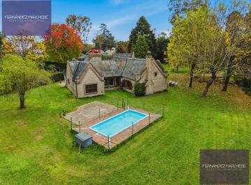 Casa · 181m² · 5 Ambientes · 4 Cocheras · Casa en Venta en Luján, Sobre Amplio Parque con Pileta y Quincho