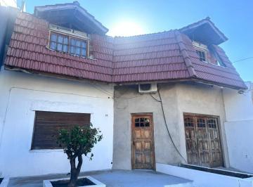 Casa · 165m² · 4 Ambientes · 3 Cocheras · Casa en Venta en Ramos Mejia
