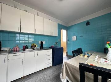 Departamento · 103m² · 4 Ambientes · Departamento en Flores