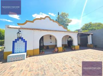 Frente · Hermosa Casa en Venta con Pileta en B° San Bernardo