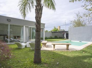 Casa · 131m² · 4 Ambientes · 1 Cochera · Venta Casa 2 Dorm. en Tierra de Sueños 3 Roldan