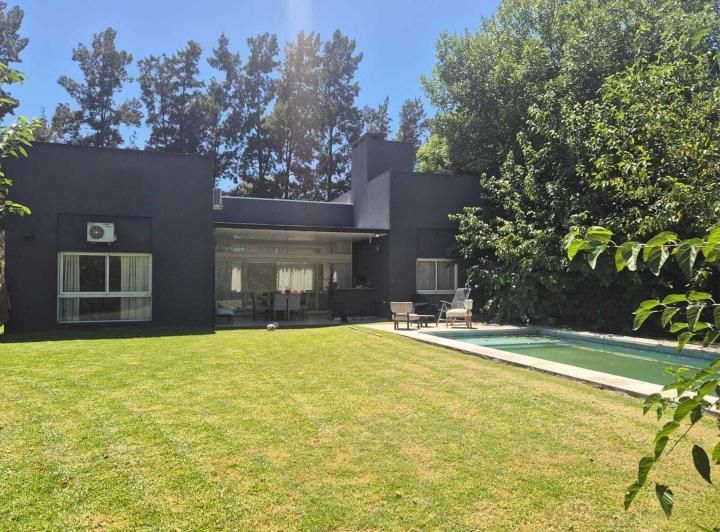 Casa · 144m² · 5 Ambientes · 1 Cochera