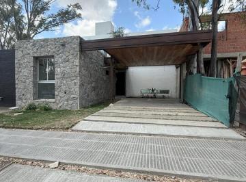 Casa · 140m² · 4 Ambientes · 2 Cocheras · Venta Casa Nuevo Malagueño - Posibilidad de Financiación - Escritura