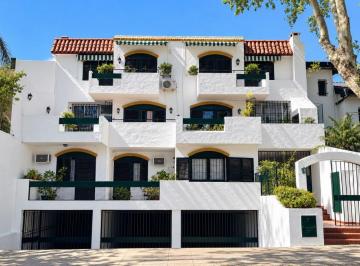 Departamento de 4 ambientes, Vicente López · Departamento de 109 m² con 3 Dorm. Para Actualizar.