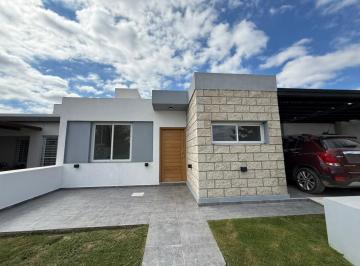 Casa · 75m² · 3 Ambientes · 1 Cochera · Dúplex a Estrenar C/ Pileta y Financiación - Villa Allende