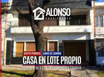 Casa · 200m² · 5 Ambientes · 1 Cochera · Venta - Casa en Lote Propio con Patio y Cochera - Banfield