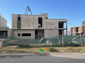 Casa · 212m² · 5 Ambientes · 2 Cocheras · Casa en Terrazas de Manantiales