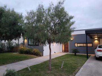 Casa · 145m² · 4 Ambientes · 1 Cochera · Casa en Venta en San Ramón, Pilar del Este, Pilar