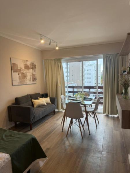 Depto monoambiente 29m² con balcón y vista a plaza Mitre — 7° piso