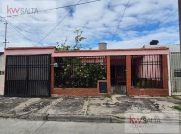 Casa · 275m² · 6 Ambientes · 1 Cochera · Casa en Venta Barrio Universitario Salta