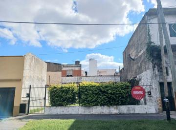 Casa de 3 ambientes, Lanús · Venta Casa en Lote de 27 m. y Aprox 15 m de Parque Al Frente - Posib. de Ampliar (Ideal 2 Flias)