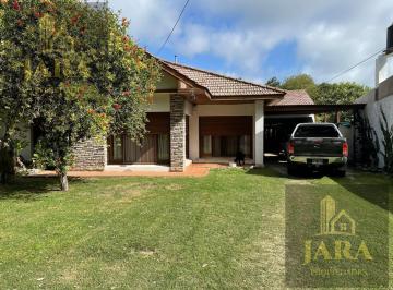 Casa · 2700m² · 4 Ambientes · 1 Cochera · Terreno en Manuel B Gonnet