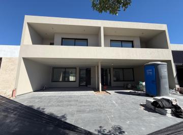 Casa · 170m² · 4 Ambientes · 2 Cocheras · Dúplex Premium a La Venta La Luisita a Estrenar