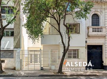 Casa · 272m² · 4 Ambientes · 2 Cocheras · Casa de 3 / 4 Dorm. en Centro Rosario a Pasos de Bv. Oroño - Excepcional Estado