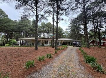 Casa · 300m² · 5 Ambientes · 1 Cochera · Casa en Venta en Carmelo, Colonia, Uruguay
