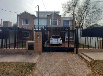 Casa · 136m² · 5 Ambientes · 1 Cochera · Venta Duplex El Refugio 3 Dorm Pileta Arguello