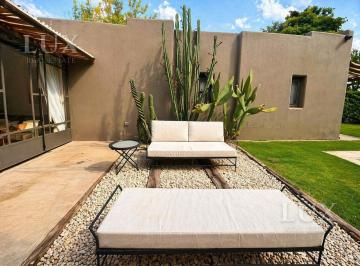 Casa · 190m² · 5 Ambientes · 4 Cocheras · Casa en Venta en El Barrio San Marco, Villanueva