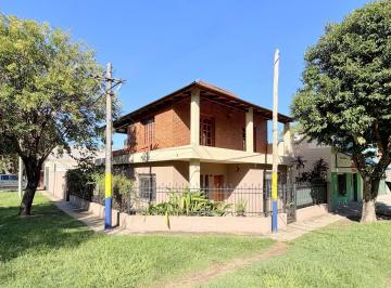 Casa · 155m² · 4 Dormitorios · 2 Cocheras · Casa en Venta Granadero Baigorria.