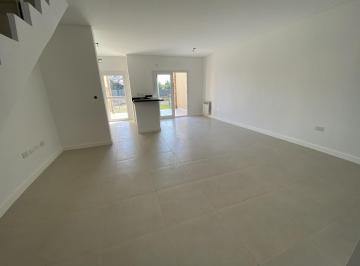 Casa · 104m² · 4 Ambientes · 1 Cochera · Casa en Alquiler en Jardines del Palmar, El Palmar, Nordelta