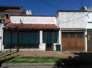 Casa · 330m² · 3 Ambientes · 1 Cochera · Casa en Venta Moreno 5100 Villa Dominico