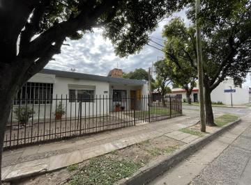 Casa · 145m² · 3 Ambientes · 1 Cochera · ¡Venta! Casa en Poeta Lugones ¡Con Escritura y Apto Crédito!